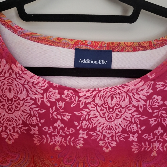 3/$30 Boho patterned tee - Picture 2 of 5